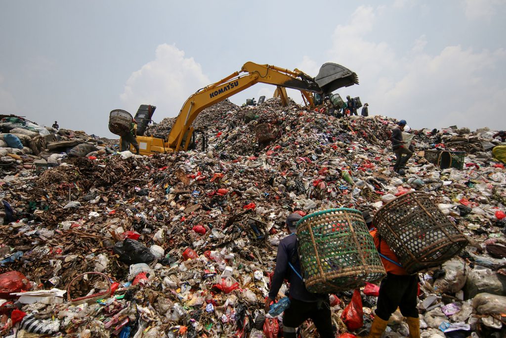 Tumpukan sampah di TPA Bantar Gebang, Bekasi, Jawa Barat (Gambar: Mata Mata Politik)