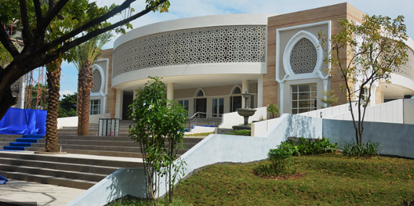 Sumber Foto : alumni.unair.ac.id